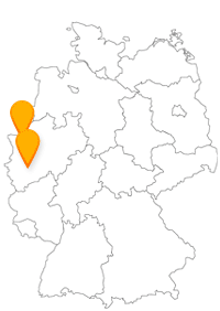 Mit dem Fernbus Dinslaken Köln haben Sie meist über Duisburg und Leverkusen günstige Busfahrten.