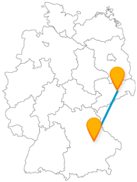 Die Fernbusfahrt von Dresden nach Regensburg reisen verbindet ein Symbol des Friedens mit zwei hohen Türmen.