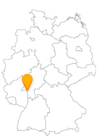 Eine Fahrt im Fernbus Rüsselsheim ist auch gleichzeitig eine Busfahrt nach Frankfurt.
